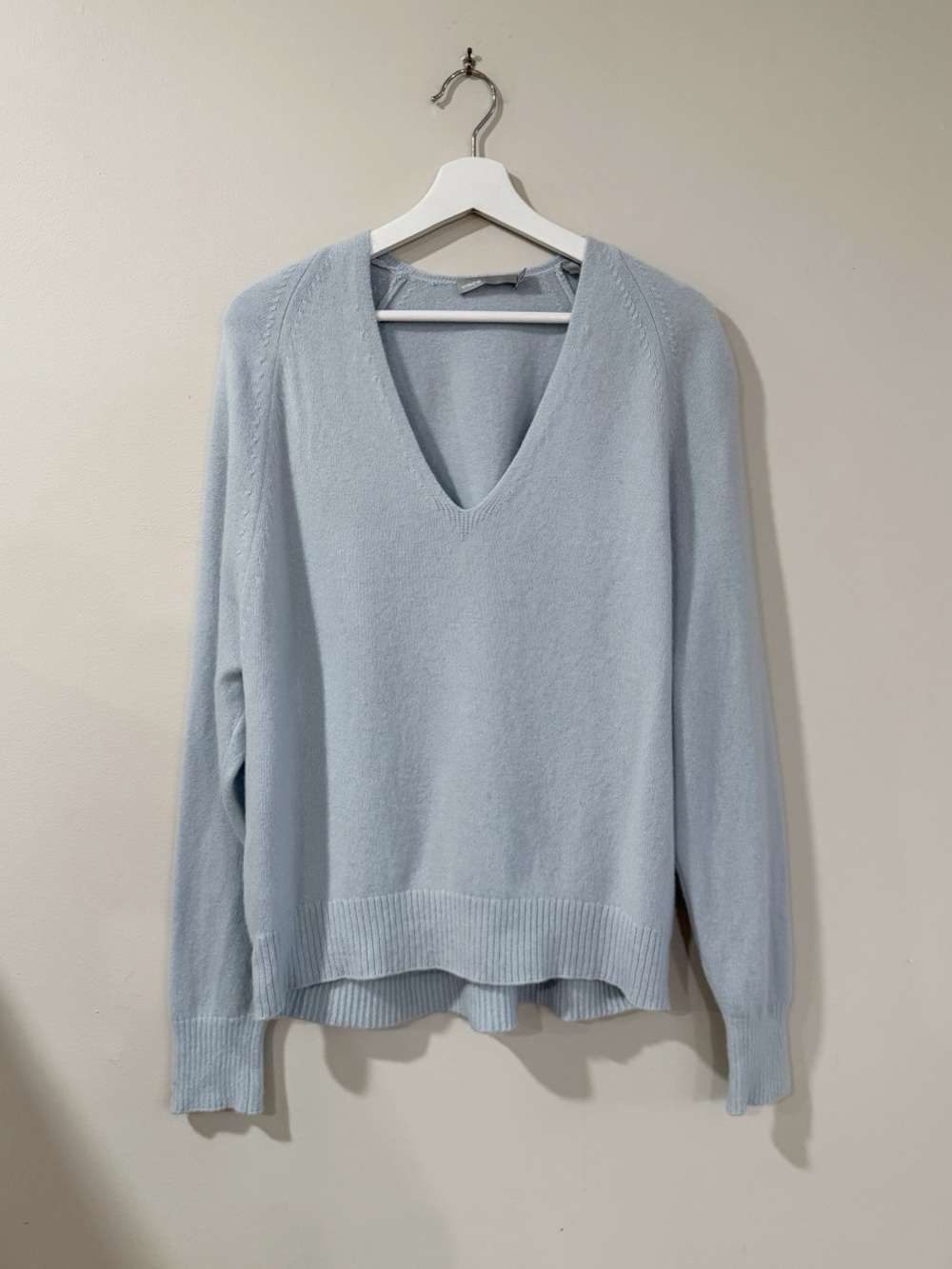 Vince Women L Light Blue 100% Cashmere V-Neck Sweater Quiet Luxury Minimalist
